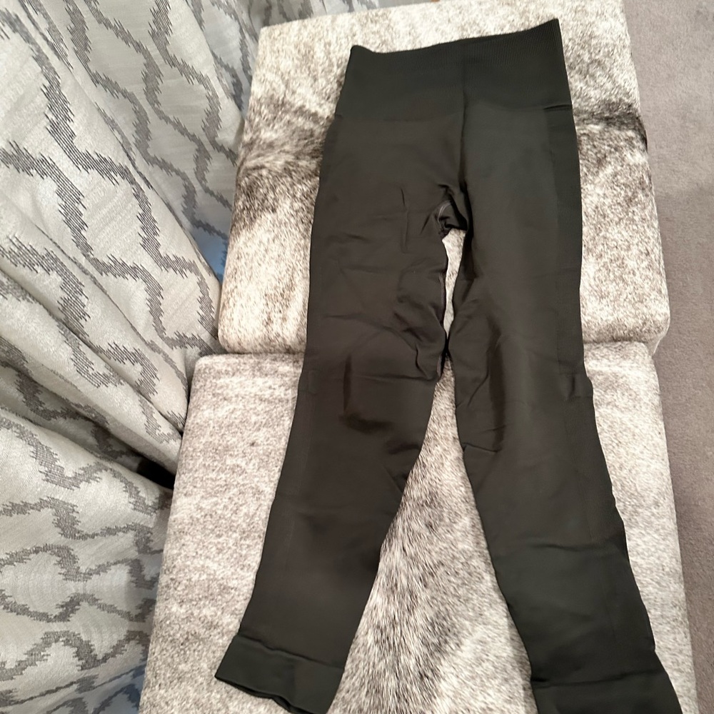 Yoga pants. Lulu lemon size 4. Color dark green